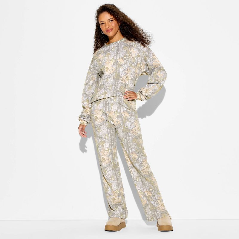 Women's Wide Leg Fleece Graphic Sweatpants - Camo XS